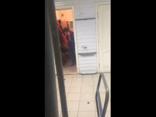 Бухие продавщицы переодеваются