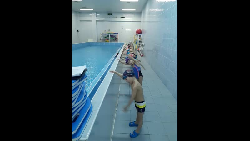 Учимся выполнять гребок рукой