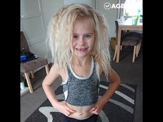 Девочка с необычными волосами