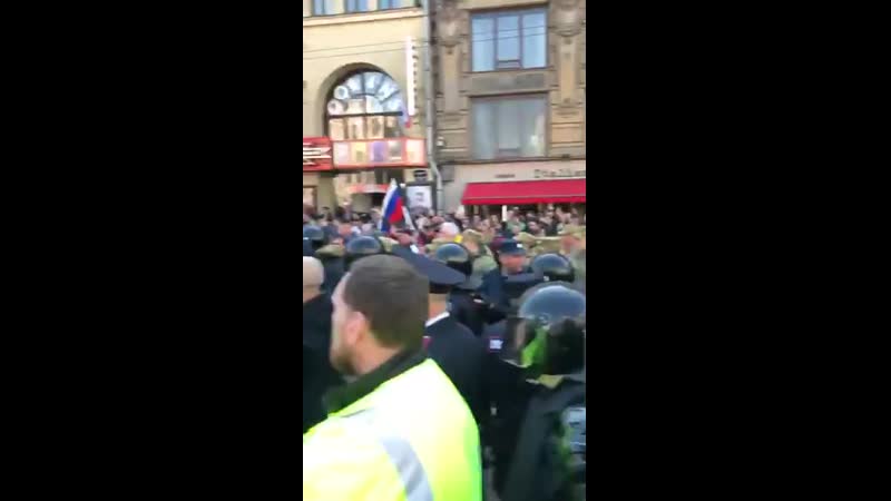 На невском разгон марша людей вяжут