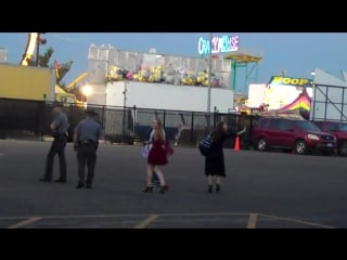 Прибывает на площадку концерта в рамках «summer tour» [30 07 15; огайо, сша]