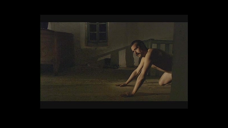 Ο τάσοσ νούσιασ γυμνόσ στη ταινία "δεμένη κόκκινη κλωστή"