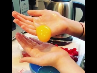 Trying to bake a cake but the egg yolk has been s лондон