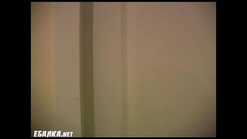 Vnuk i vnuchka trahayutsya vmeste s babushkoy u nee v gostyah