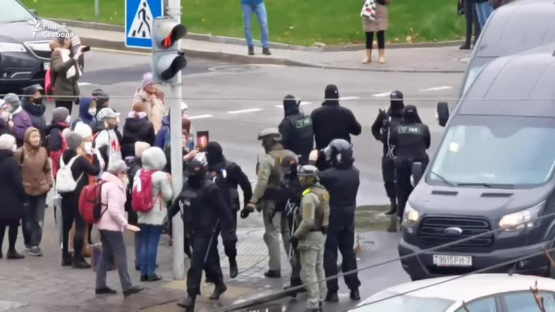 Сілавікі затрымліваюць людзей у гандлёвым цэнтры на нямізе і на вуліцы