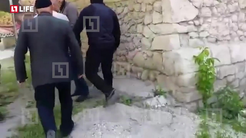 Очевидцы сняли задержание предполагаемых активистов "хизб ут тахрир" в крыму