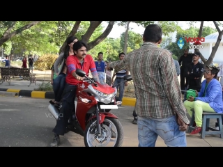 Attarintiki daredi movie making rowdys chasing after shopping scene