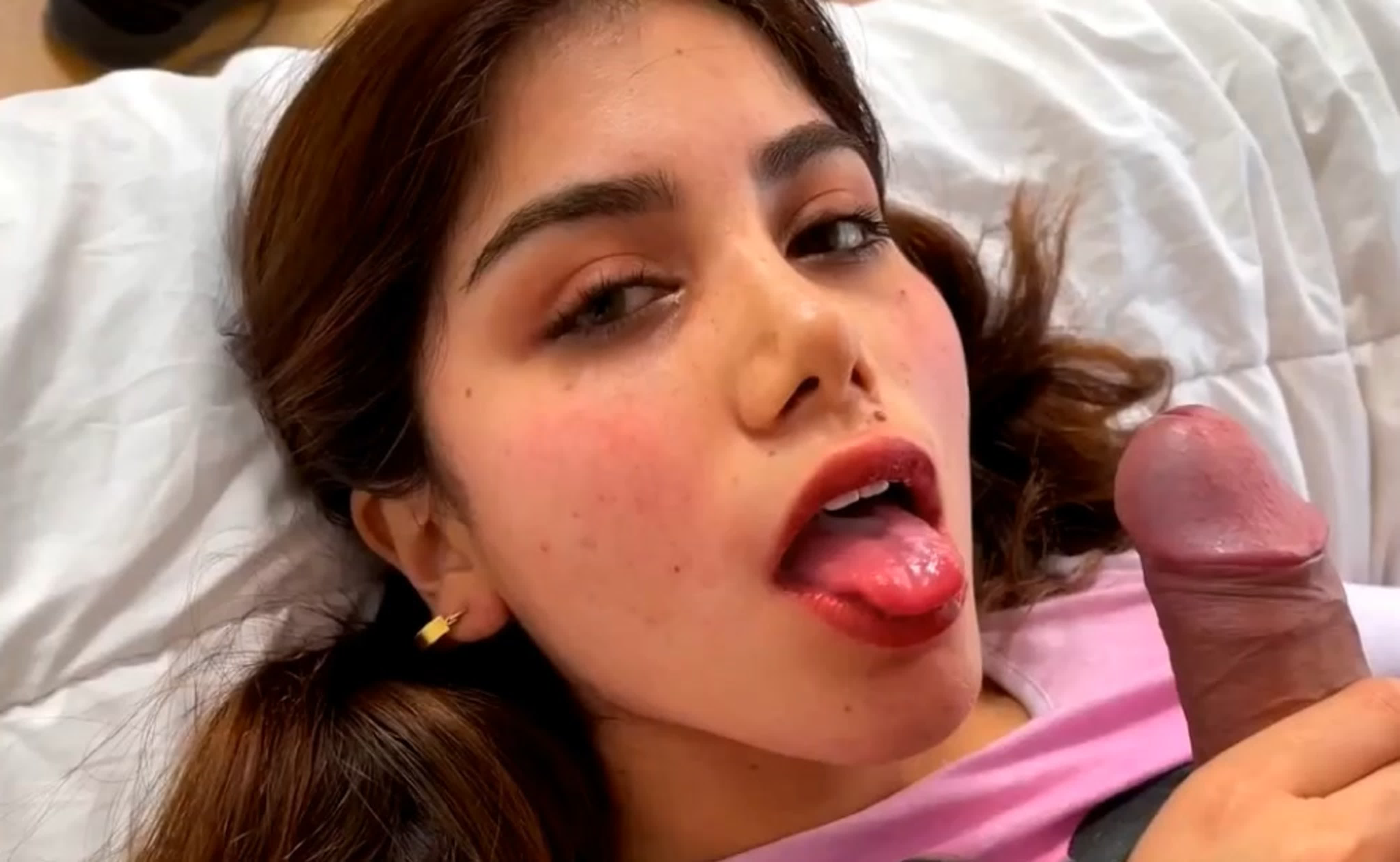 Порно ей 19 молодые из перу не брезгует стариком porn sex teen latina  marina gold