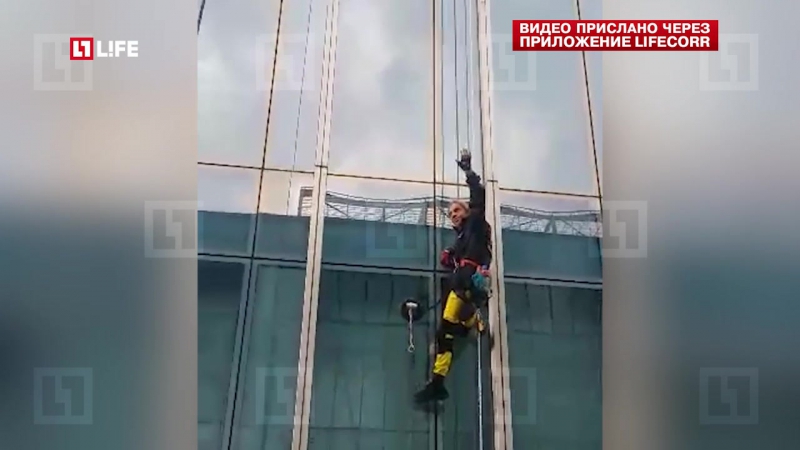 "человек паук" впервые покорил здание esentai tower в алма ате