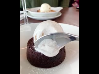 You just can't beat a fondant and this one's vegan !! @gordonramsayplanefood