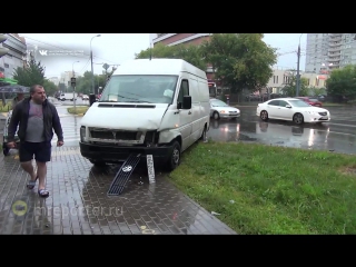 Два автомобиля столкнулись на ул юных ленинцев на юго востоке москвы