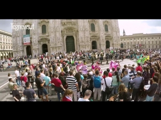 Flash mob folclor y música mexicana, italia[1]