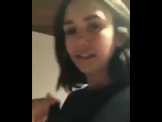 Nina dobrev falando francês na última live que a atriz fez na no instagram de sua cachorrinha maverick