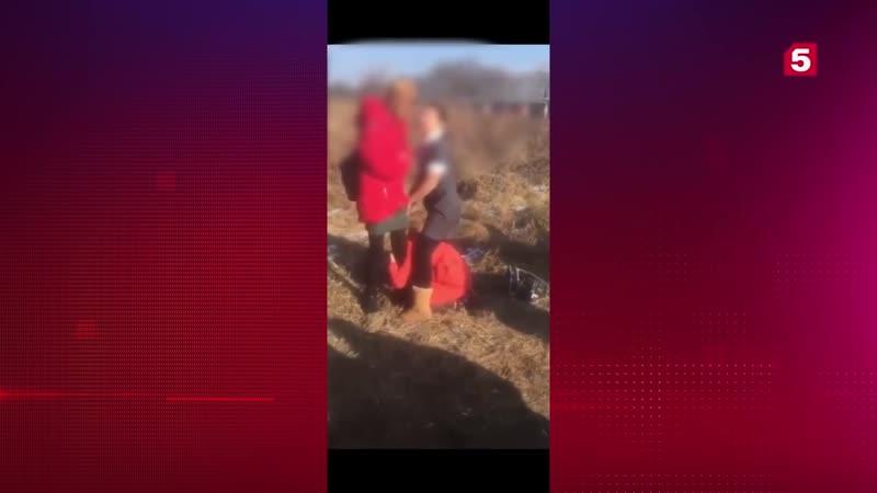 Школьницу из приморья публично избили сверстники