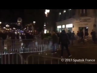 Tensions are in front of the hotel de ville