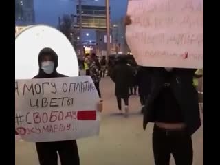 Друзья саида джумаева, который напал на омон, развернули в центре москвы плакаты в поддержку товарища