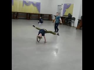 Bgirl smail devil / 18 лет / нереальные вариации бэка