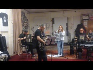 Киш, lady gaga, мумий тролль поет арина