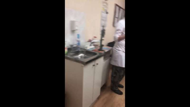 В одессе нетрезвая полицейская, начала обнажиться в ходе медосмотра