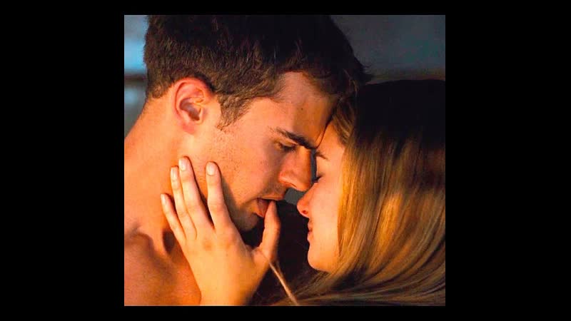 Four × tris | divergent vine