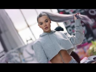 Hailee steinfeld most girls