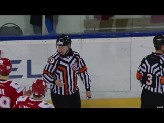 Изгнан за физический контакт с судьей obukhov gets game misconduct for contact with