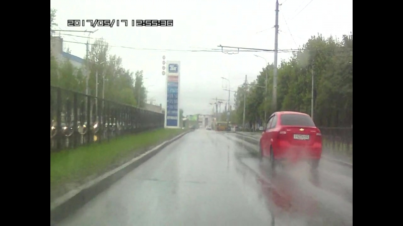 Видео в рязани легковушка уходит в занос, чтобы избежать дтп