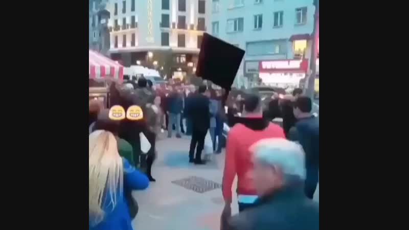 Мерт и гёкче за кадром