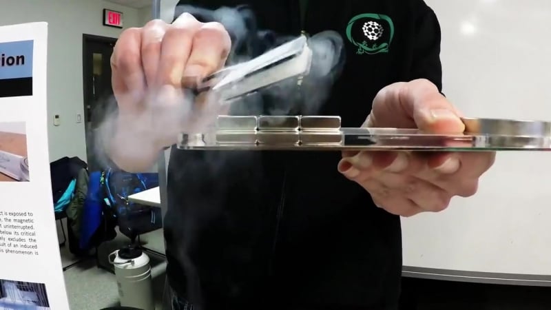 Наглядный пример левитации