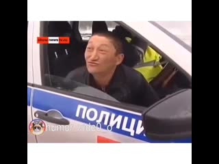 2 тапочки слетели🤣