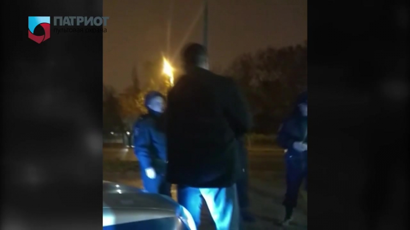В волгограде пьяные полицейские пытались уйти из стриптиз клуба, не заплатив