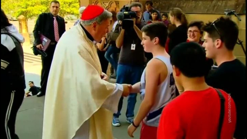 Грехопадение кардинала казначея ватикана обвиняют в сексуальных домогательствах