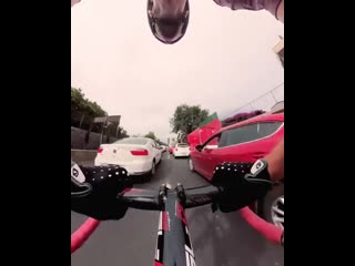 Im a roadbike cyclist, but neither i do this or condone this act of reckless riding (blame those fixed gear riders)