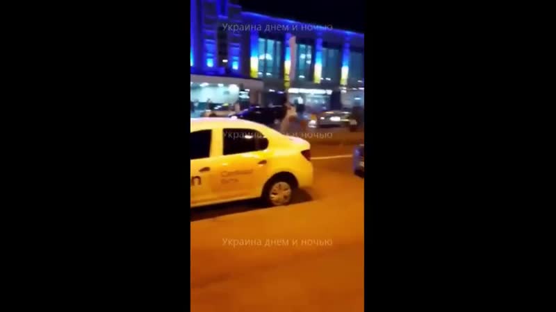 Лизание porn video – В киеве около жд вокзала показали пиз2@лизание