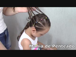 Penteado infantil lateral com ligas e tranças hairstyle for little girl