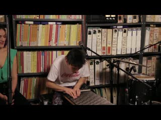 Jacob collier играет на странных гуслях