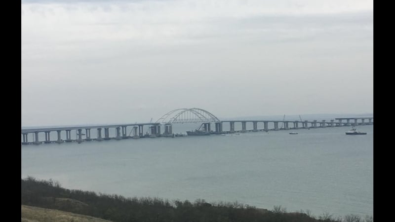 Відео українські військові кораблі керченській міст