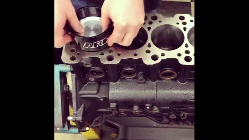 Новенький поршень