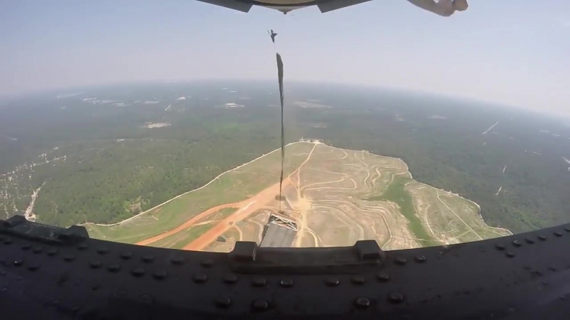 Usaf planes airdrop humvees aerial delivery from c 17 globemaster c 130 hercules