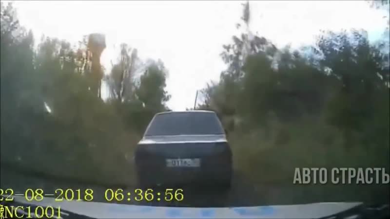 Красиво ушел от дпс, и разбил две патрульные машины