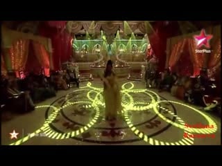 Khushi kumari gupta (sanaya irani) dancing to bahara at star parivaar ka tyohaar