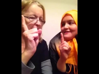 فرحانه ان امها اسلمت الله اكبر ما اجمله من موقف farhana that her mother converted to islam god is greater than what the positi