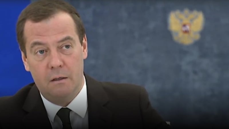 Будильник себе ставьте в разные места!