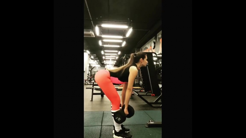 Румынская становая тяга с гантелями