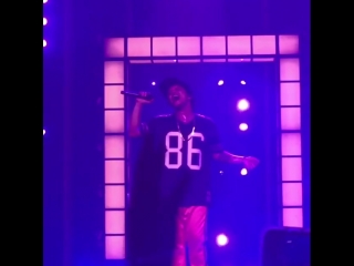 27 02 2018 окленд, новая зеландия versace on the floor