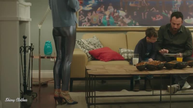 Bade porn video – Bade i̇şçil in shiny silver leggings