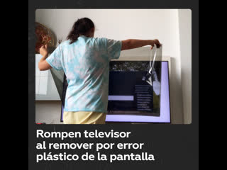 Usuarios rompen la pantalla de un televisor accidentalmente