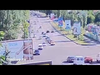 Тройное дтп на проспекте водитель фольксвагена пытался промчать между двумя легковушками не получилось @