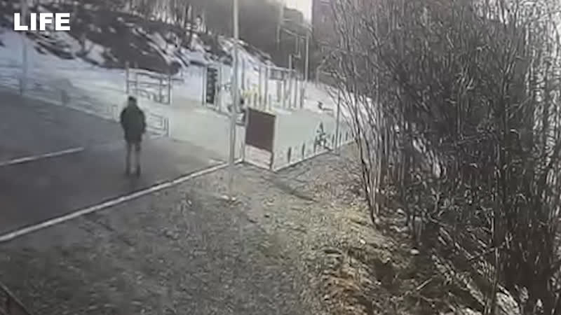 В мурманске мужчина напал на школьниц