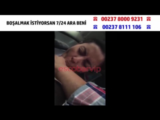 Arabanın i̇çinde nişanlısına sakso çektirip döllerini yutturuyor ...